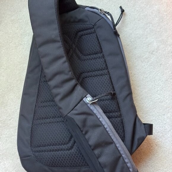 Patagonia Atom Sling Black - Picture 2 of 6